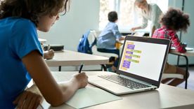 En plena expansión de la inteligencia artificial, algunas profesiones mantienen su esencia humana y su valor social.