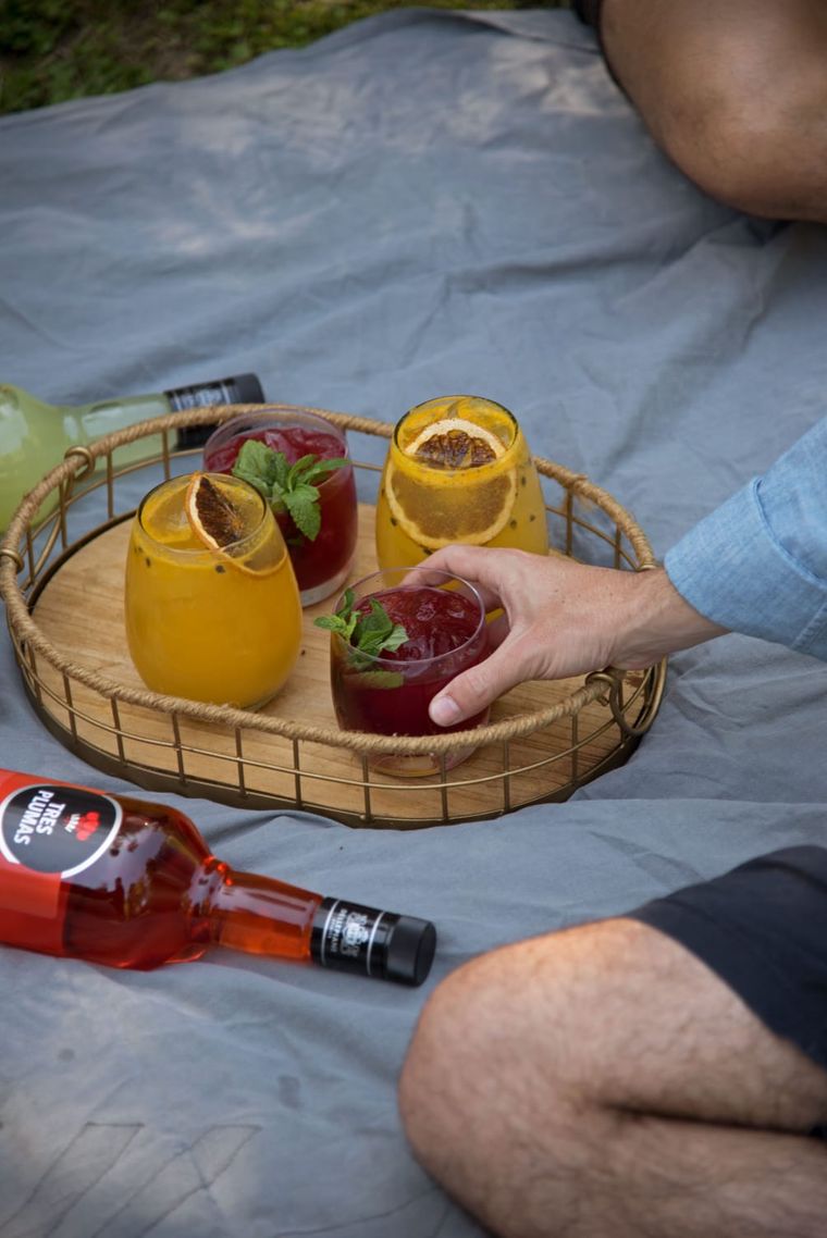 Un vermú no tiene por que ser disfrutado en la noche. Un vermú no tiene por que ser disfrutado en la noche.