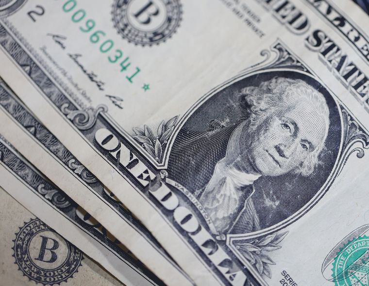 El dólar continúa subiendo en Argentina. Foto: Shutterstock
