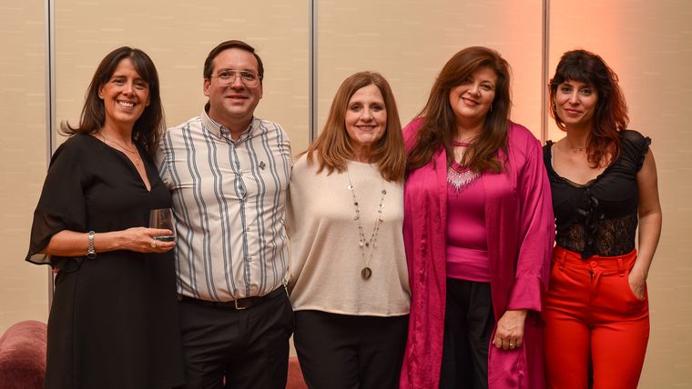 Fabiana Cabrerizo de Medife, Marcos Ruggeri de Sancor Salud, Claudia Canela y Viviana Escorihuela de Swiss Medical, y Paulina Nironi de Medife. Fabiana Cabrerizo de Medife, Marcos Ruggeri de Sancor Salud, Claudia Canela y Viviana Escorihuela de Swiss Medical, y Paulina Nironi de Medife.