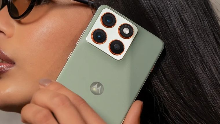 La cámara de este teléfono de Motorola ofrece tres sensores de 50 MP para fotos perfectas. La cámara de este teléfono de Motorola ofrece tres sensores de 50 MP para fotos perfectas.