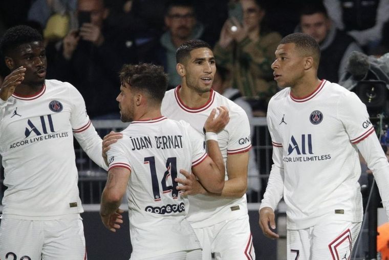 Con goles de Mbappé y Sergio Ramos, el PSG ganó pero el triunfo del Olympique de Marsella le aguó la fiesta del campeonato.