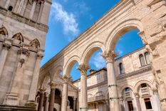 El reciente descubrimiento arqueológico en Split reveló un pasaje romano sellado durante siglos bajo el centro histórico. El reciente descubrimiento arqueológico en Split reveló un pasaje romano sellado durante siglos bajo el centro histórico.