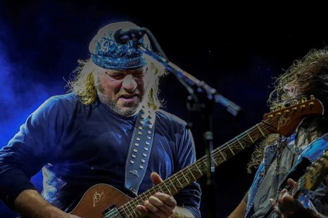 Fanáticos de La Renga forzaron accesos al estadio de Huracán y hubo incidentes. El operativo contó con más de 1.000 agentes. Fanáticos de La Renga forzaron accesos al estadio de Huracán y hubo incidentes. El operativo contó con más de 1.000 agentes.