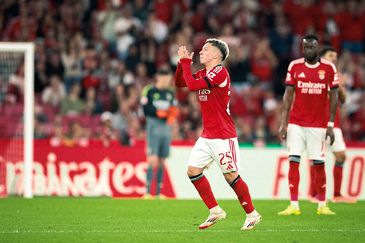 Gianluca Prestianni fue suspendido provisionalmente por la UEFA tras una denuncia de Vinicius en la Champions League. Gianluca Prestianni fue suspendido provisionalmente por la UEFA tras una denuncia de Vinicius en la Champions League.