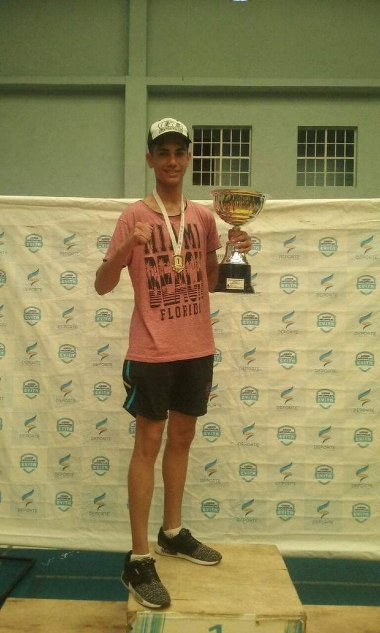 Ariel Camargo había cumplido 21 cuando fue atropellado en España.  Había viajado con el sueño de ser un gran referente del boxeo. Foto: Gentileza