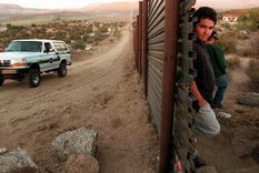 como en lampedusa, pero en mexico: rescatan inmigrantes