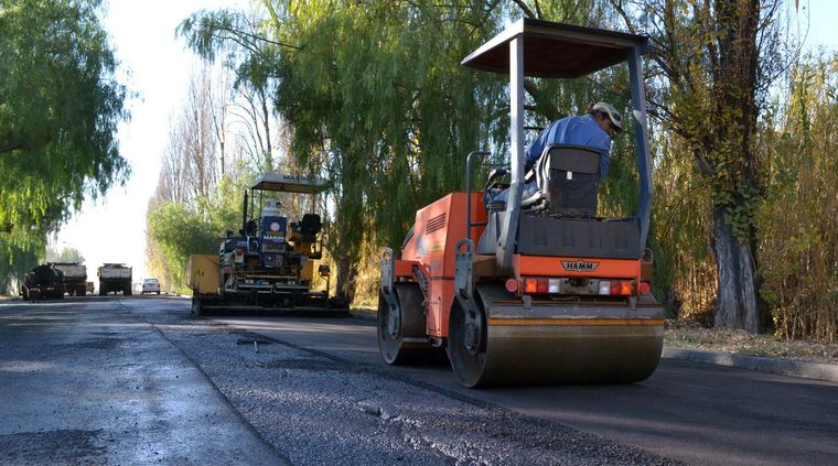 Máquina de pavimentación en Mendoza. Foto: Municipalidad Guaymallén