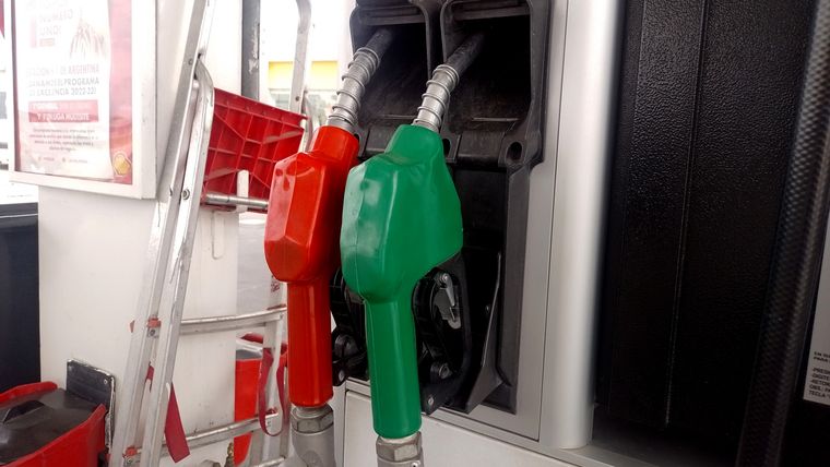 Como cada mes, aumentaron los biocombustibles destinados a cortar la nafta y el gasoil. Foto: Rodrigo DAngelo / MDZ