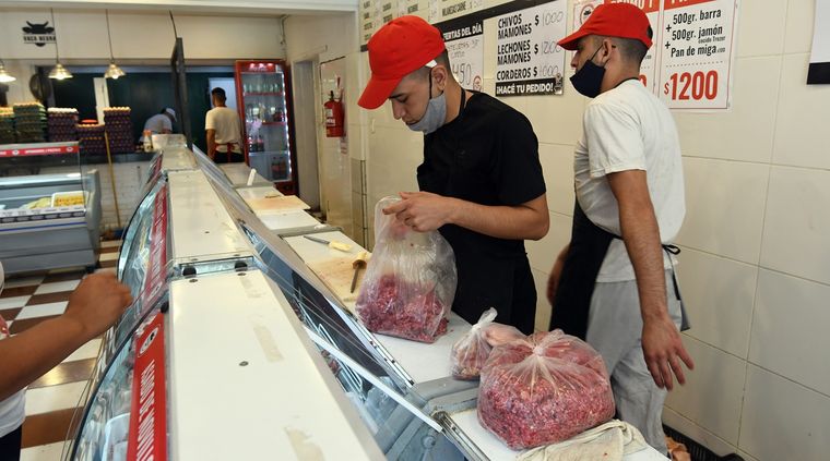 La carne es uno de los rubros en los que se observa mayores cambios en los patrones de consumo, incluso en las clases sociales más acomodadas. Foto: ALF PONCE MERCADO / MDZ