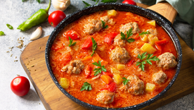 Un clásico que vuelve: receta de estofado de albóndigas al estilo casero. Un clásico que vuelve: receta de estofado de albóndigas al estilo casero.