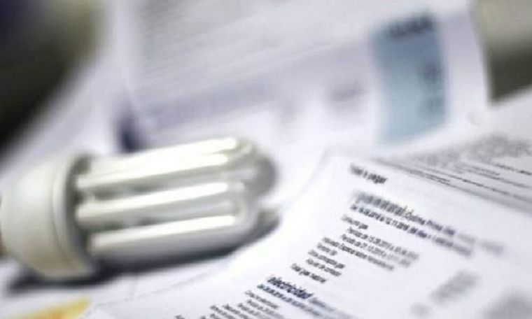 Los servicios como la luz y gas aumentaron entre 140% y 159% los últimos meses. Foto: Archivo MDZ
