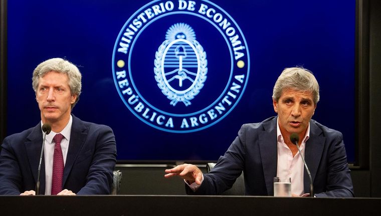 El presidente del Banco Central, Santiago Bausilli, viajará junto con la Canciller, Diana Mondino, para conseguir dólares. Foto: Télam