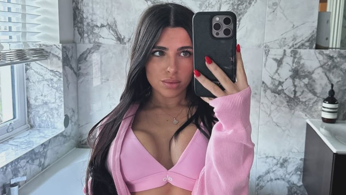 La esposa de Enzo Fernández posó en una foto insólita que despertó críticas: mirá qué hizo