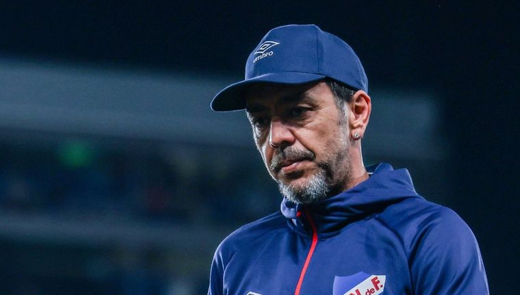 Preocupado. Recoba deberá meter mano en el equipo. Foto: @Nacional