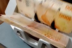 Los billetes de $1.000 ya sufrieron varias modificaciones Foto: Walter Moreno/MDZ. Fotografía con Moto G32