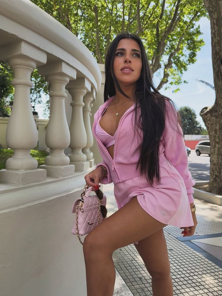 Valentina Cervantes impuso su estilo comfy y Barbie al mismo tiempo. Valentina Cervantes impuso su estilo comfy y Barbie al mismo tiempo.