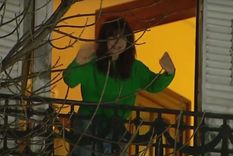 Cristina Kirchner salió al balcón tras el permiso de la Justicia Cristina Kirchner salió al balcón tras el permiso de la Justicia