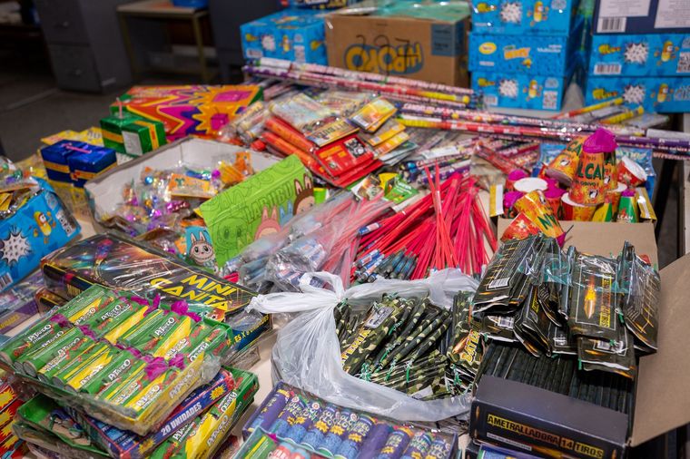 La Ciudad de Mendoza intensifica operativos contra la pirotecnia y avanza con decomisos masivos. La Ciudad de Mendoza intensifica operativos contra la pirotecnia y avanza con decomisos masivos.