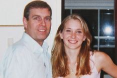 Foto: VIRGINIA ROBERTS. Virginia Giuffre, antes Virginia Roberts, con el príncipe Andrés en Londres en 2001.