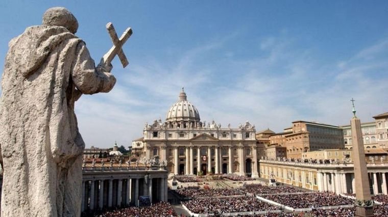 San Pedro, cuya estatua vela por los fieles en el Vaticano, fue un hombre casado. Foto: Getty Images