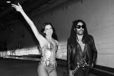 Dua Lipa bien acompañada.