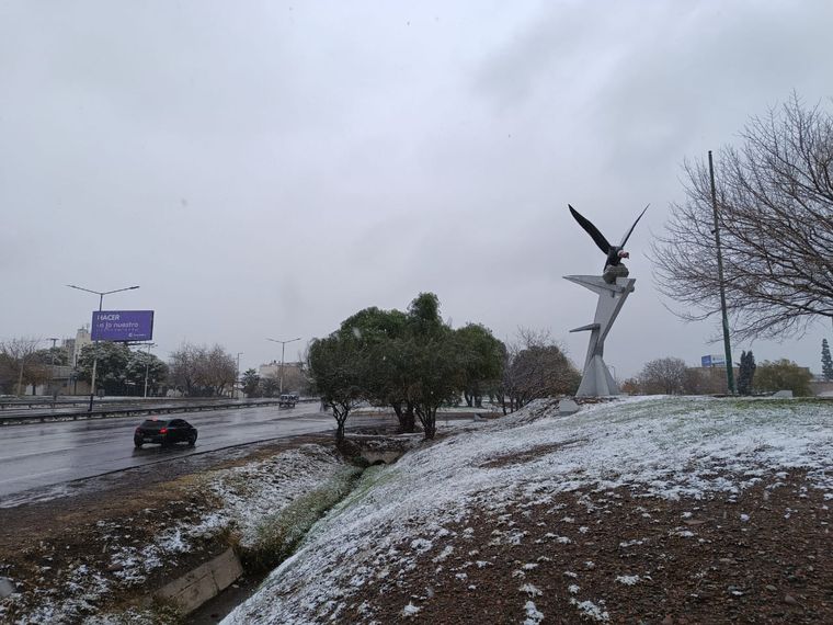 Con el piso mojado o helado, el auto responde distinto. Si hay nieve, las cadenas pasan de ser un accesorio a una necesidad. Con el piso mojado o helado, el auto responde distinto. Si hay nieve, las cadenas pasan de ser un accesorio a una necesidad.