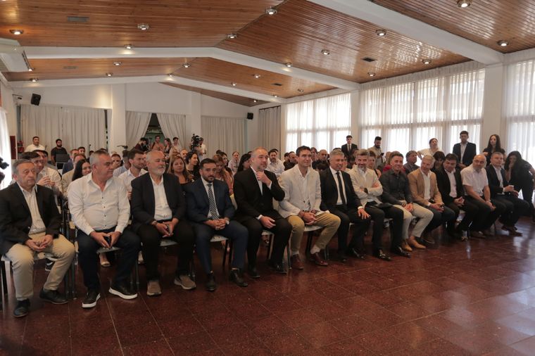 12 de los 18 intendentes mendocinos, reunidos este jueves en Tupungato. Foto: Prensa Gobierno de Mendoza