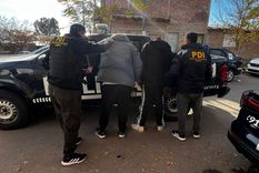 Los sospechosos detenidos por el asalto al chofer de Maxim. Los sospechosos detenidos por el asalto al chofer de Maxim.
