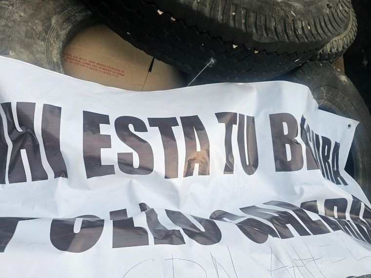 Los cuerpos fueron hallados dentro de una camioneta Foto: Facebook Ciudad Valles Código Rojo