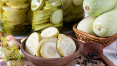 Fresca tentación: receta de zucchini al escabeche fácil para el verano. Fresca tentación: receta de zucchini al escabeche fácil para el verano.