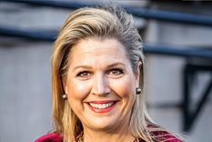 Máxima de los Países Bajos elige el burdeos como su color fetiche. Foto: Instagram