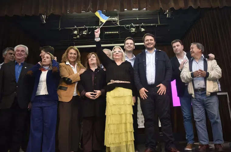 Elisa Carrió y los candidatos de la Coalición Cívica por CABA, Hernán Reyes y Marcela Campagnoli.