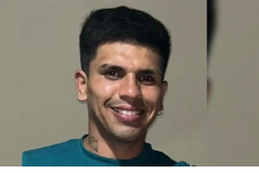 Jonathan Báez mide 1,60 metros, tiene tez morena, ojos marrones, cabello castaño oscuro lacio y varios tatuajes en brazos, pecho y espalda. Foto: Archivo MDZ