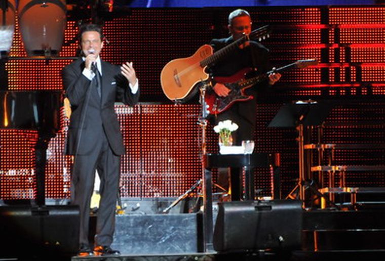 Luis Miguel canta y Mendoza delira. Foto: Gerardo Gómez /MDZ