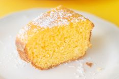 en 3 pasos: ideal para las meriendas un rico bizcocho de yogur ¡sin horno!