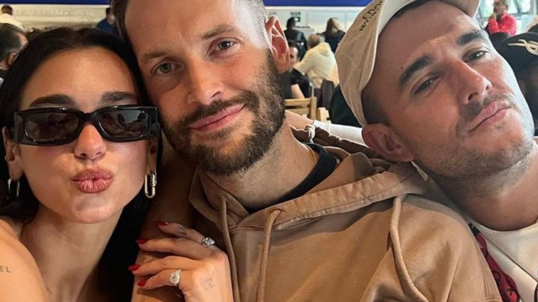 Dua Lipa -Jacquemus- Chipi Mendes Foto: Fuente: Imagen / @dualipa