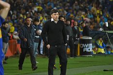 El Cacique Medina quedó muy disconforme con el desempeño arbitral de Andrés Merlos. Foto: Fotobaires El Cacique Medina quedó muy disconforme con el desempeño arbitral de Andrés Merlos. Foto: Fotobaires