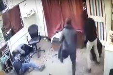 Los pelaron Dos delincuentes ingresaron y concretaron el robo con armas de fuego. Los pelaron Dos delincuentes ingresaron y concretaron el robo con armas de fuego.
