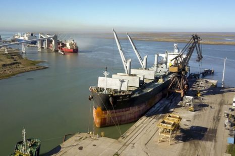 Uno de los problemas que atraviesa el país es el conflicto con el traslado de buques de carga por cuestiones fluviales. Foto: Noticias Argentinas Uno de los problemas que atraviesa el país es el conflicto con el traslado de buques de carga por cuestiones fluviales. Foto: Noticias Argentinas