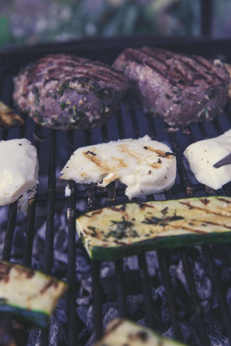 Comparte con el camote la capacidad de ser consumido sin cargo de conciencia por carnívoros de reputación intachable: de esos que se ofenden si les ponés una berenjena en la parrilla. Comparte con el camote la capacidad de ser consumido sin cargo de conciencia por carnívoros de reputación intachable: de esos que se ofenden si les ponés una berenjena en la parrilla.