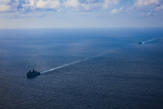 La armada de Estados Unidos difundió nuevas imágenes de los buques en el Caribe.