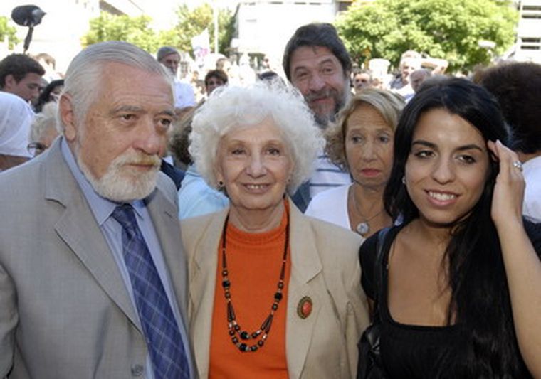 Duhalde, junto a estela Carlotto y Victoria Donda, diputadaK. Foto: NA