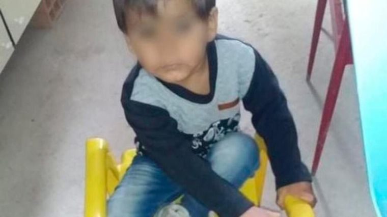 El nene estaba sentado en el cordón de la vereda Foto: Diario Panorama