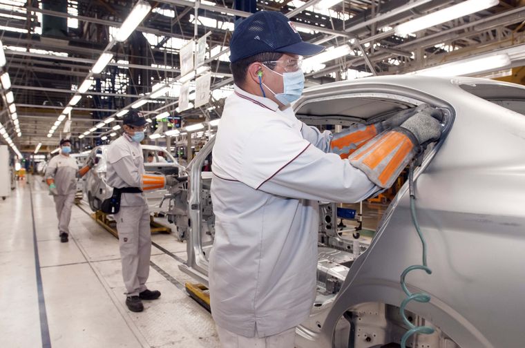 El sector automotor es el rubro que más cayó en el último año. Foto: Telam