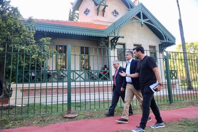 MDZol | Jorge Macri con funcionarios en  el Tambito Foto: GCBA