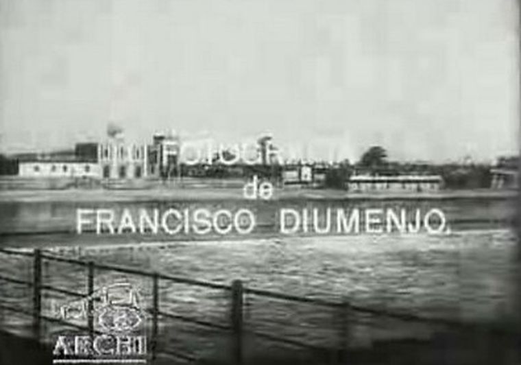Francisco Diumenjo goza de la eternidad que da Internet.