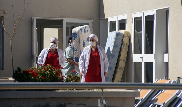 Los hospitales de Mendoza se reforzaron y todos se reconvirtieron para atender a pacientes con covid. En la foto, el Carrillo de Las Heras. Los hospitales de Mendoza se reforzaron y todos se reconvirtieron para atender a pacientes con covid. En la foto, el Carrillo de Las Heras.
