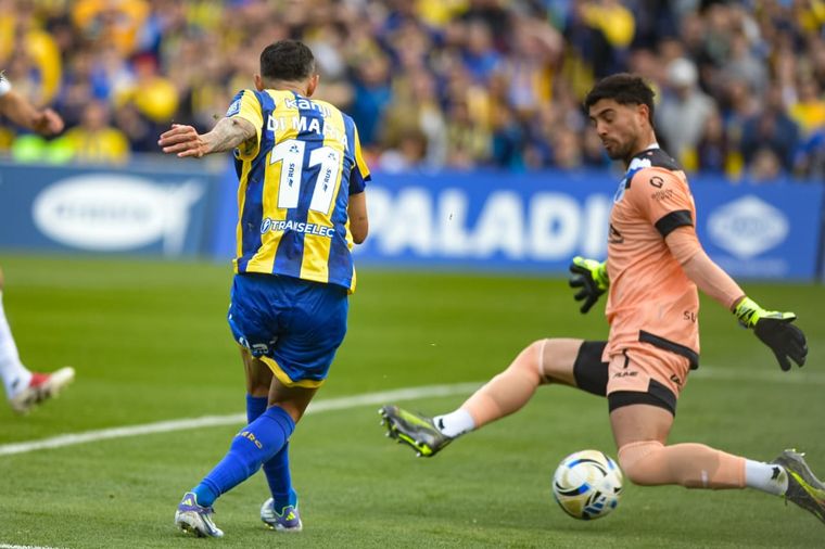 Ángel Di María volvió a jugar en Central tras 18 años.