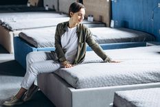 Cada vez es más común encontrar colchones con garantía de por vida, pero lo cierto es que ningún colchón dura para siempre. Foto: Shutterstock